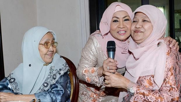 Sanisah Huri Kembalikan Nostalgia Berita Hiburan Beritaharian Sg