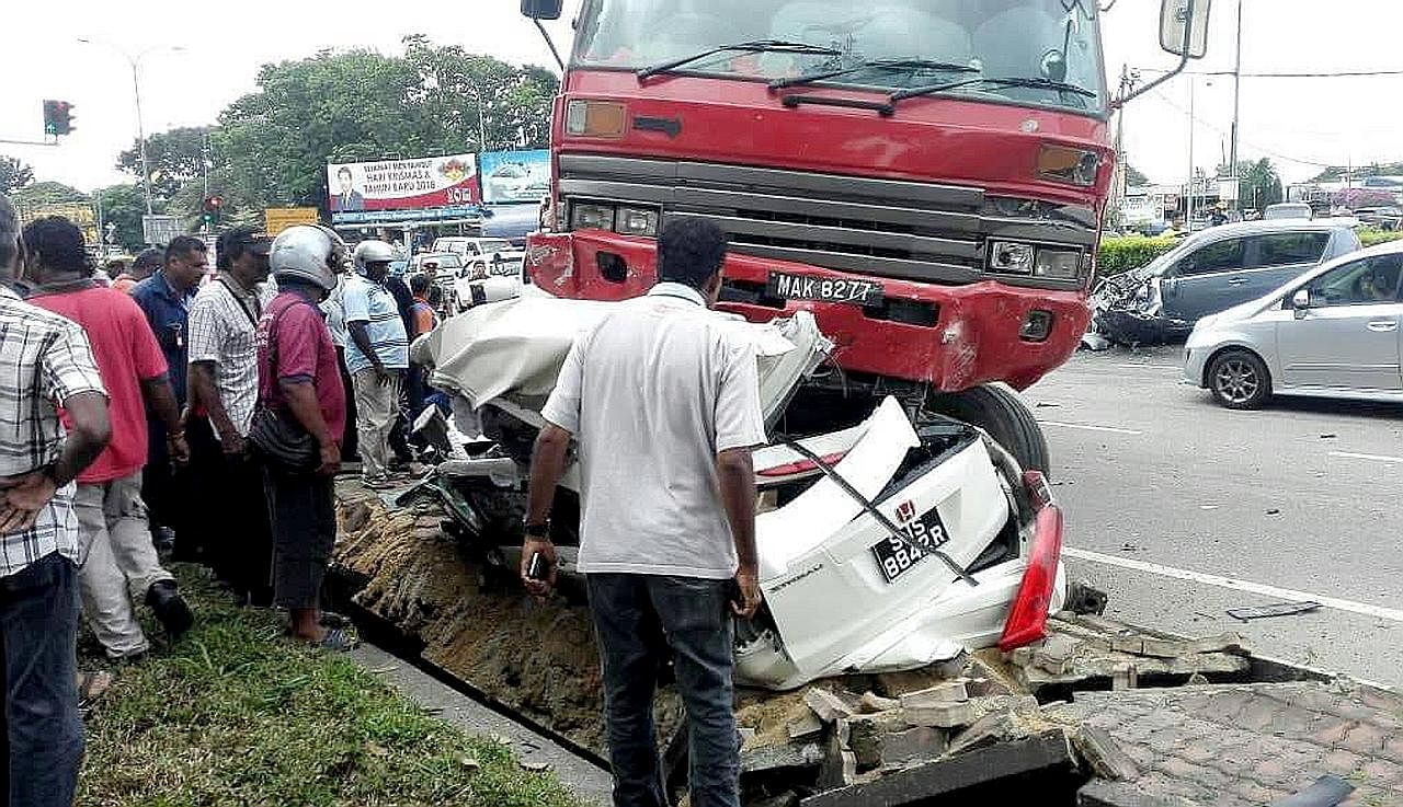 Jel 5 Tahun Bagi Pemandu Lori Yang Sebabkan Kemalangan Di M Sia Ragut Nyawa Empat Anak Beranak Dari S Pura Berita Dunia Beritaharian Sg