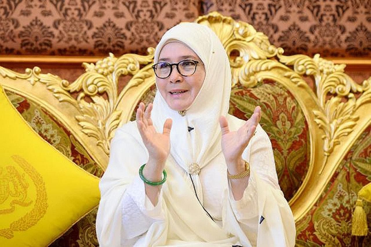 tunku hajah azizah aminah maimunah iskandariah