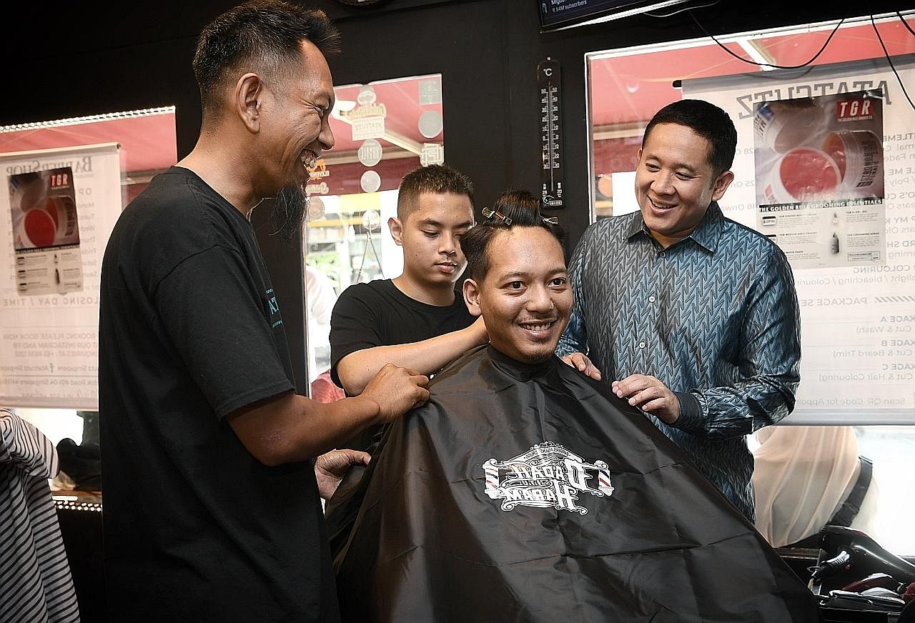 Tukang Gunting Rambut Serta Kempen Dadah Itu Haram Berita Setempat Beritaharian Sg