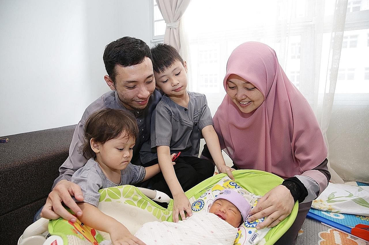 Ustaz Jadi Bidan Anak Ketiga Dalam Teksi Berita Setempat Beritaharian Sg