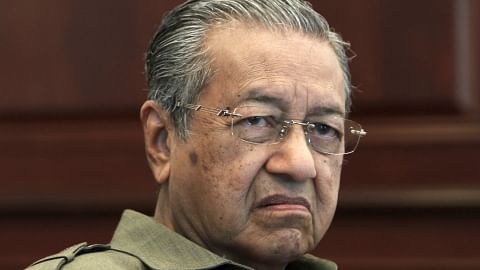 Mahathir keluar Umno