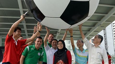 Biasiswa bola sepak bagi belia di Buangkok