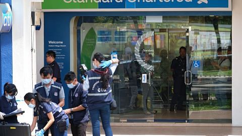 Polis siasat rompakan bank di Holland Village