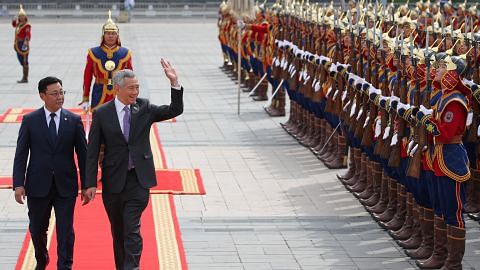 LAWATAN PM LEE KE MONGOLIA PM Lee dan rakan sejawatan bincang perihal pengecualian visa