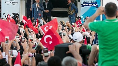 Penyokong Erdogan sambut kegagalan kudeta tentera