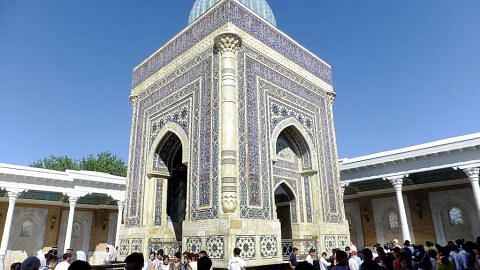 Pengunjung bertali arus ziarah Makam Bukhari