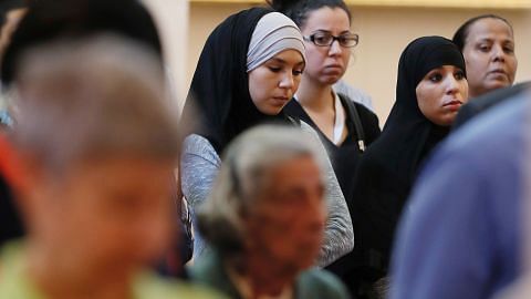 Warga Islam Perancis sertai perhimpunan Katolik di gereja