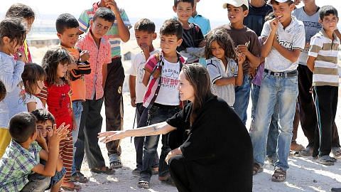 Kanak-kanak pelarian buat Angelina Jolie terharu
