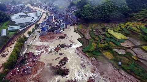 Tanah runtuh di China: Puluhan masih hilang