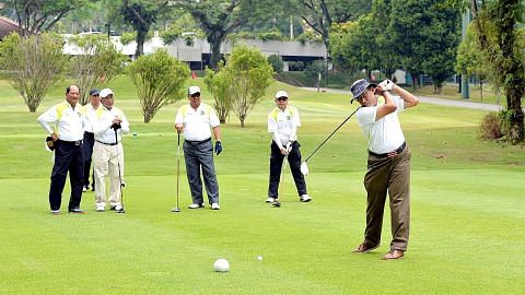 Pertapis salur dana golf amal kepada unit kaunseling baru