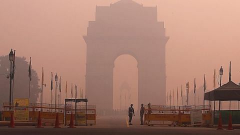 New Delhi diselubungi kabut tebal