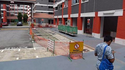 Kepingan plaster simen jatuh dari tingkat 12 blok di Hougang