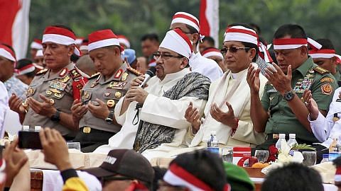 Tentera, polis Indonesia pula buat perhimpunan