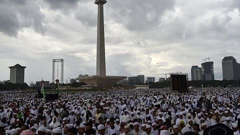 Lebih 200,000 himpun di Jakarta desak Ahok letak jawatan dan dibicara