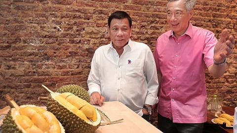 Nasi lemak, durian untuk Presiden Duterte dari PM Lee