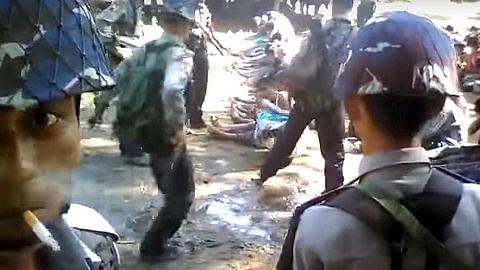 Myanmar tahan polis terlibat dalam video belasah orang Rohingya
