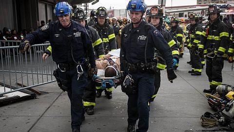 Sekitar 100 cedera apabila kereta api tergelincir dekat landasan Brooklyn