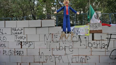 Trump arah bina tembok di sempadan Mexico