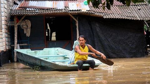 Bilangan mangsa banjir di Johor, Kelantan terus naik