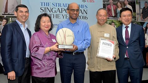 Joseph Schooling dan ibu bapa pemenang Anugerah Tokoh Singapura ST 2016