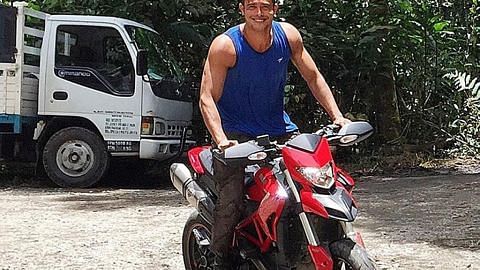 Zul Ariffin beli motor untuk diguna dalam filem 'J Revolusi'