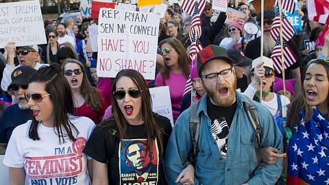 10,000 penunjuk perasaan bantah Trump