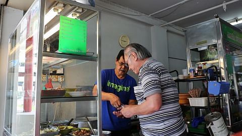 Gerai makanan Melayu turut dikunjungi pelanggan luar negara