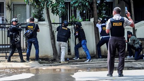 Penyerang letup bom dekat pejabat pemerintah Bandung ditembak mati