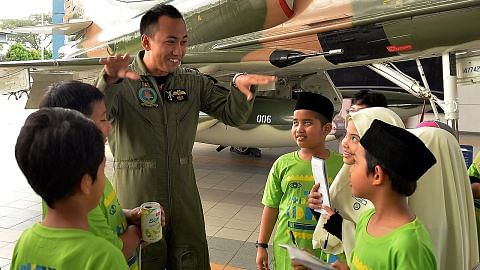 Juruterbang RSAF 'bawa' murid sekolah rendah 'terbang tinggi'