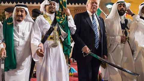 Trump sertai tarian pedang di upacara sambutan di Arab Saudi