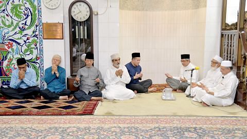 Majlis tahlil untuk Othman Wok di Masjid Ba'alwie