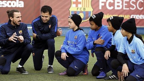 KEM BOLA ASTRO Peluang sertai latihan Sekolah Bola Sepak Barcelona