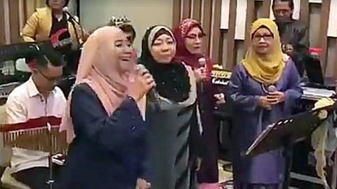 4 penyanyi wanita veteran bergabung nyanyi di walimah