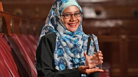 ANUGERAH PENA EMAS Penulis rangkul dua tempat pertama kategori bahasa Melayu