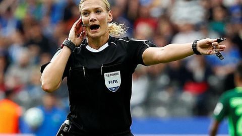Pengadil wanita pertama dalam Bundesliga