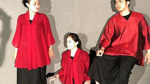 Gabung tari moden Cina, lenggok Melayu