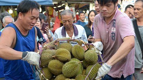 Harga durian premium jatuh hingga 50%