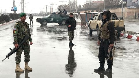 Pengganas serang pangkalan tentera Afghan, seorang askar maut