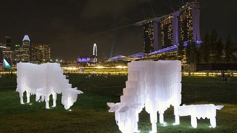 Pesta seni lampu pesona sekitaran Marina Bay, Esplanade Park