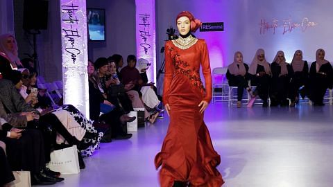 Rekaan pakaian Fatimah Mohsin warnai Minggu Fesyen Sopan London