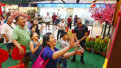48 murid dapat 'hongbao' dari Dana Wang Saku Sekolah The Straits Times