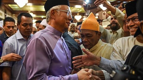 Pihak berkuasa paksa buka peti besi di rumah Najib
