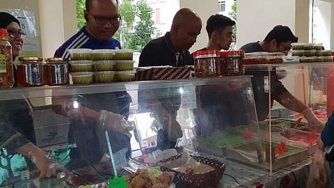 Generasi keempat teruskan usaha keluarga jual kuih 