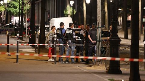 7 cedera ditikam di Paris