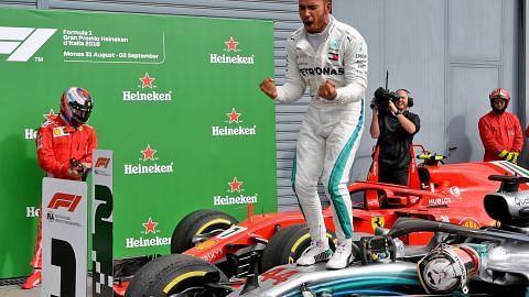 FORMULA SATU Hamilton 'beri amaran' akan beri terbaik di Grand Prix S'pura