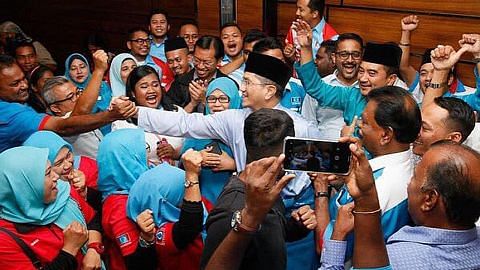 Azmin beri sokongan penuh pada Anwar pimpin PKR