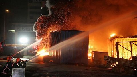 Gudang perabot di Sungei Kadut terbakar, tiada kecederaan dilapor
