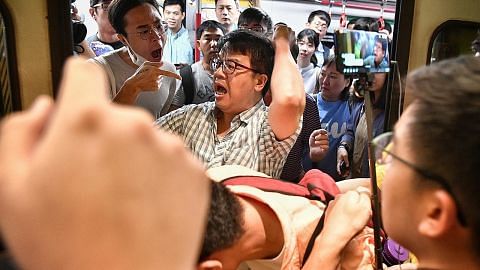 Tunjuk perasaan jejas khidmat kereta api HK