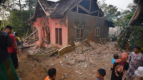 Seorang maut susulan gempa kuat di Indonesia